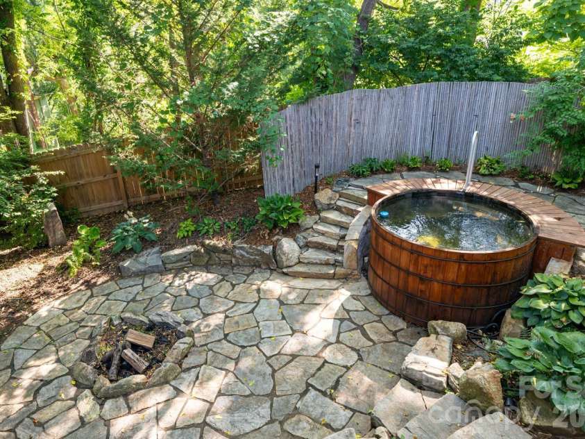 3 Woodlawn Avenue, Asheville, NC 28801.  MLS# CAR4373933, YatesRealty ID 39329. 