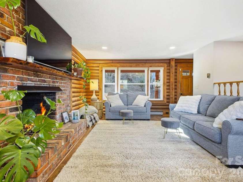 34 Greenbriar Road, Black Mountain, NC 28711.  MLS# CAR4340894, YatesRealty ID 3933. 