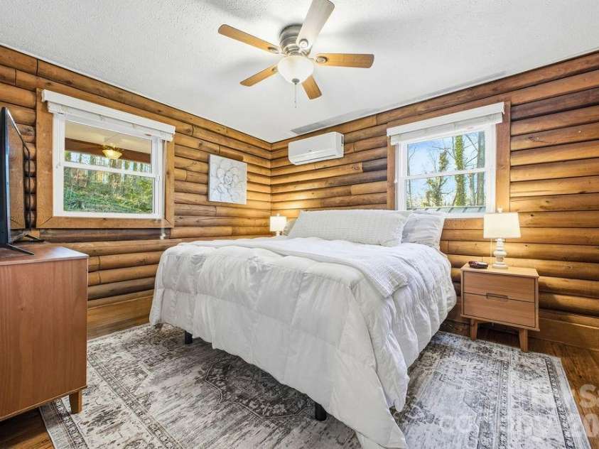 34 Greenbriar Road, Black Mountain, NC 28711.  MLS# CAR4340894, YatesRealty ID 3933. 