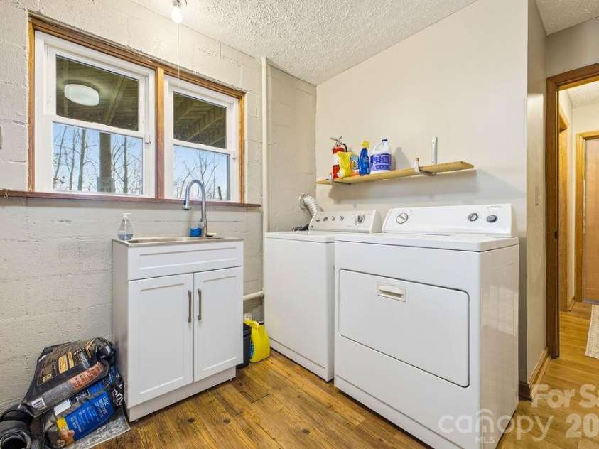 34 Greenbriar Road, Black Mountain, NC 28711.  MLS# CAR4340894, YatesRealty ID 3933. 