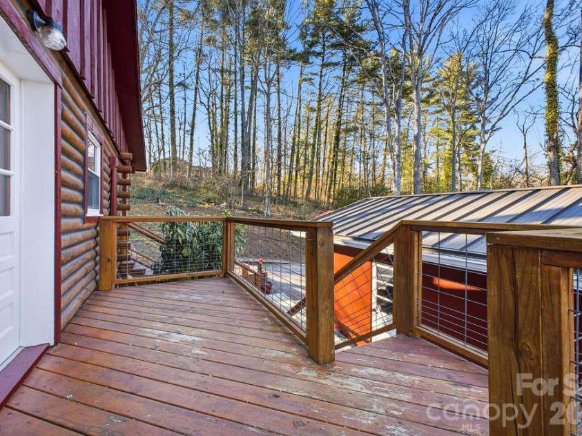 34 Greenbriar Road, Black Mountain, NC 28711.  MLS# CAR4340894, YatesRealty ID 3933. Deck off of the kitchen
