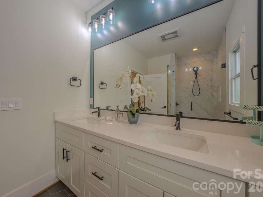 49 Arabella Lane, Arden, NC 28704.  MLS# CAR4402809, YatesRealty ID 39330. 