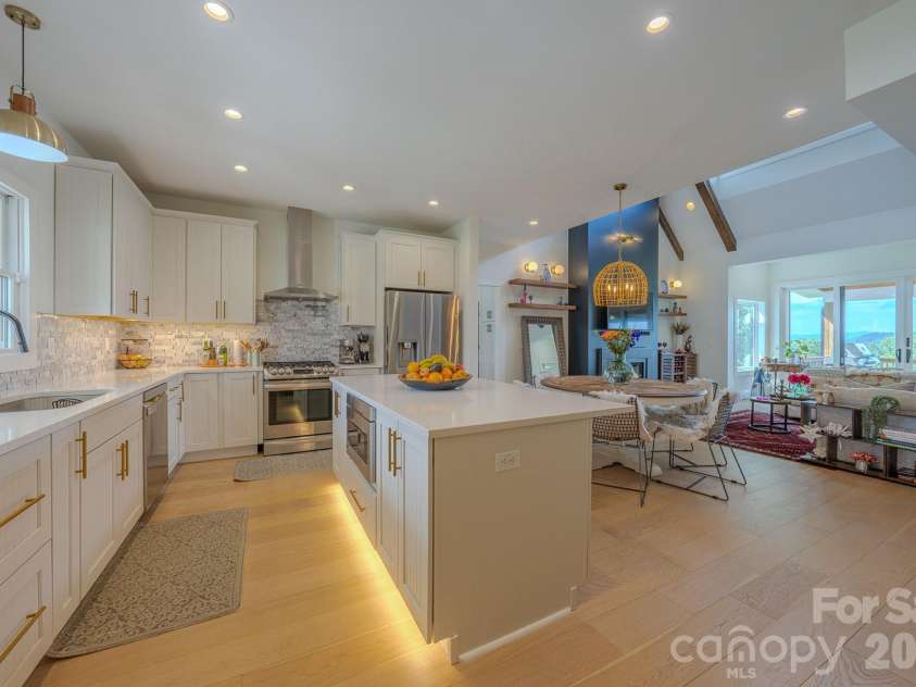 49 Arabella Lane, Arden, NC 28704.  MLS# CAR4402809, YatesRealty ID 39330. Kitchen