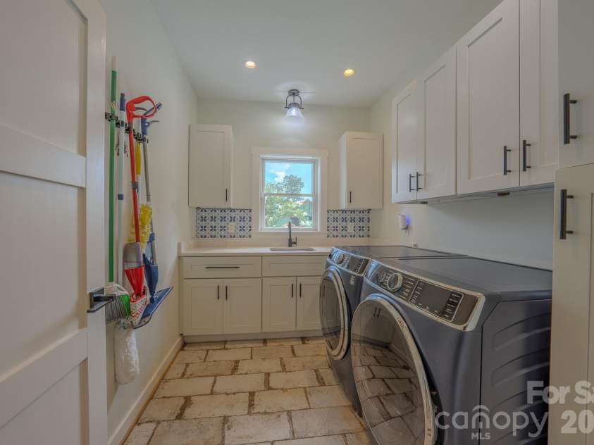 49 Arabella Lane, Arden, NC 28704.  MLS# CAR4402809, YatesRealty ID 39330. Main Level Laundry