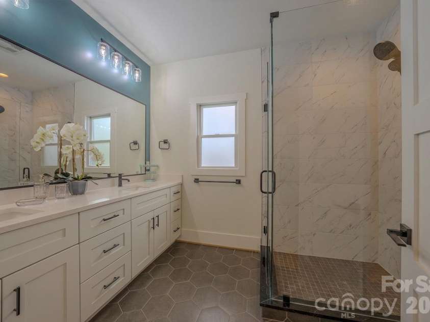 49 Arabella Lane, Arden, NC 28704.  MLS# CAR4402809, YatesRealty ID 39330. Upper Level Bath