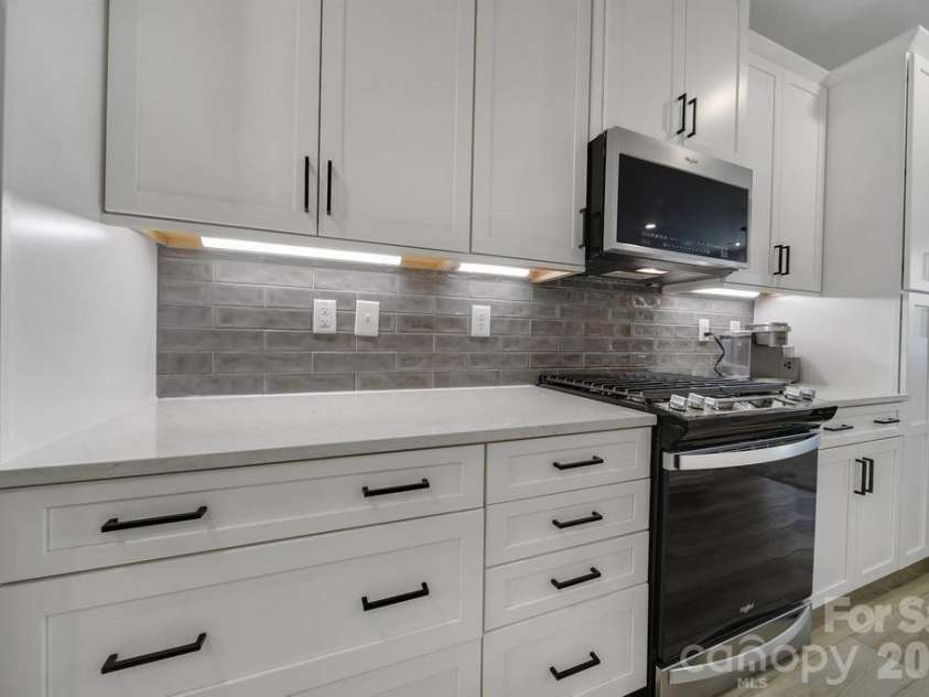 5007 Tiny Lane, Charlotte, NC 28203.  MLS# CAR4403268, YatesRealty ID 39332. 