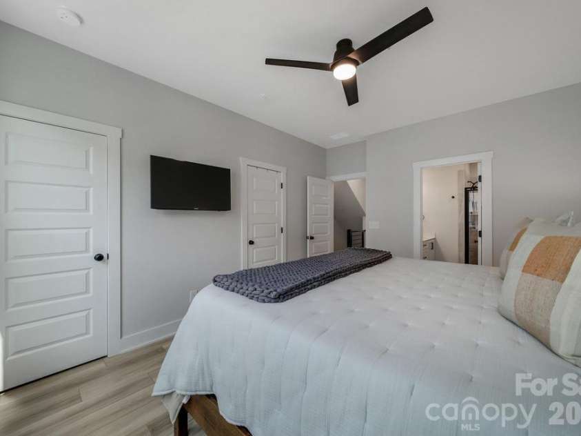 5007 Tiny Lane, Charlotte, NC 28203.  MLS# CAR4403268, YatesRealty ID 39332. 