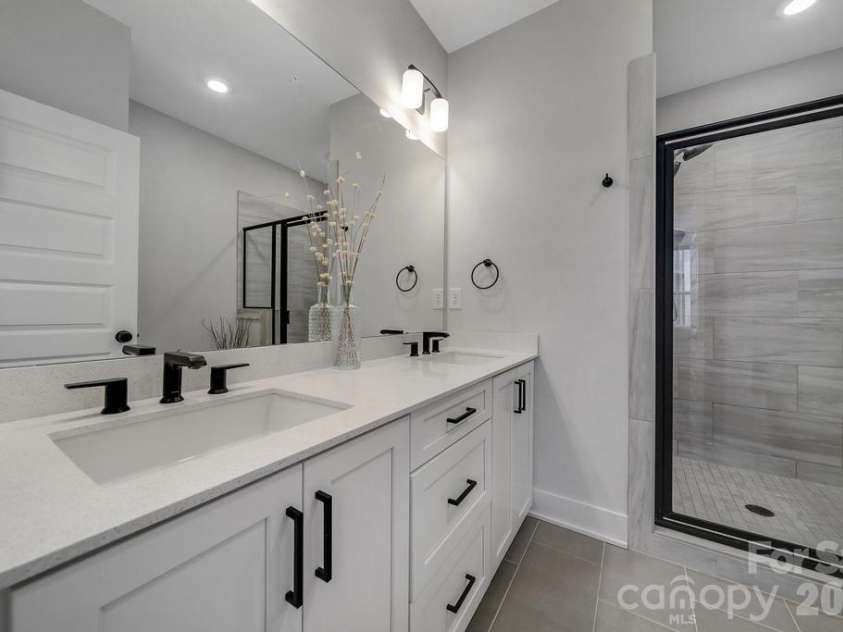 5007 Tiny Lane, Charlotte, NC 28203.  MLS# CAR4403268, YatesRealty ID 39332. 