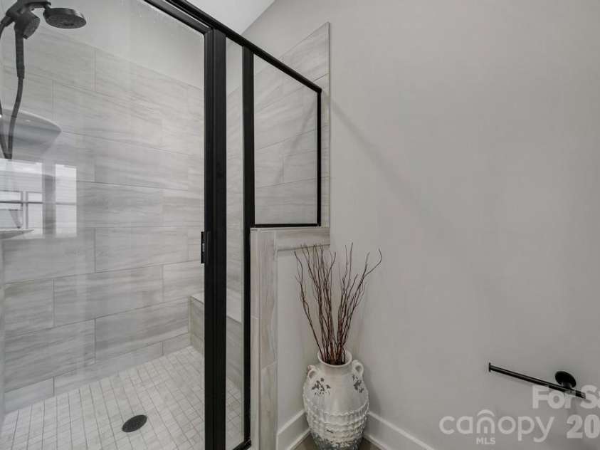 5007 Tiny Lane, Charlotte, NC 28203.  MLS# CAR4403268, YatesRealty ID 39332. 