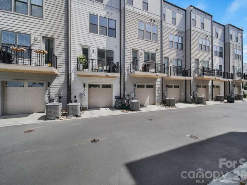 5007 Tiny Lane, Charlotte, NC 28203.  MLS# CAR4403268, YatesRealty ID 39332. 
