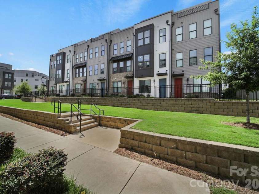 5007 Tiny Lane, Charlotte, NC 28203.  MLS# CAR4403268, YatesRealty ID 39332. 