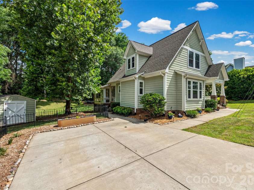 206 Woodrow Avenue, Belmont, NC 28012.  MLS# CAR4354404, YatesRealty ID 39333. 