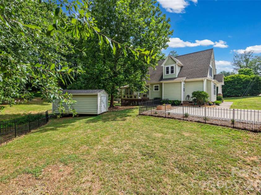 206 Woodrow Avenue, Belmont, NC 28012.  MLS# CAR4354404, YatesRealty ID 39333. 