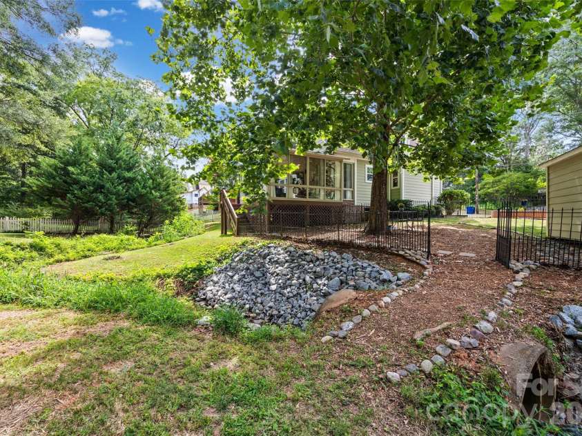 206 Woodrow Avenue, Belmont, NC 28012.  MLS# CAR4354404, YatesRealty ID 39333. 