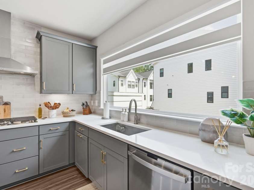 4118 Polluck Way, Charlotte, NC 28209.  MLS# CAR4403435, YatesRealty ID 39334. 