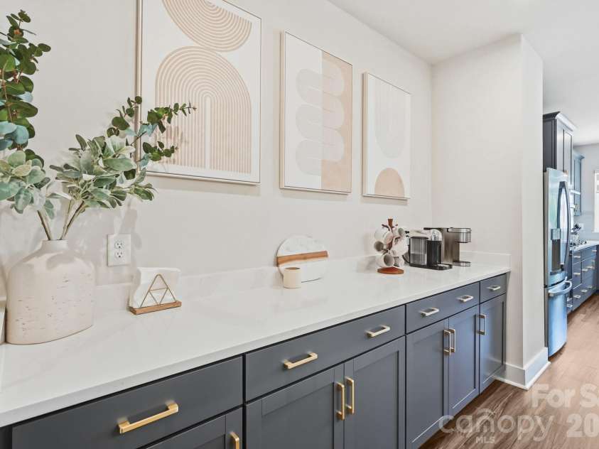 4118 Polluck Way, Charlotte, NC 28209.  MLS# CAR4403435, YatesRealty ID 39334. Dining area built-ins