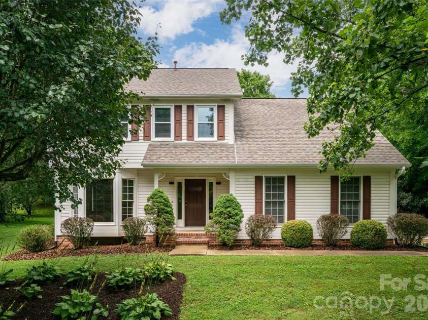 204 Windsor Forest Circle, Fletcher, NC 28732.  MLS# CAR4396269, YatesRealty ID 39335. 