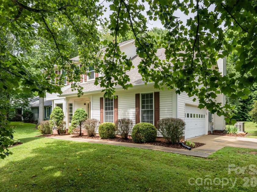 204 Windsor Forest Circle, Fletcher, NC 28732.  MLS# CAR4396269, YatesRealty ID 39335. 