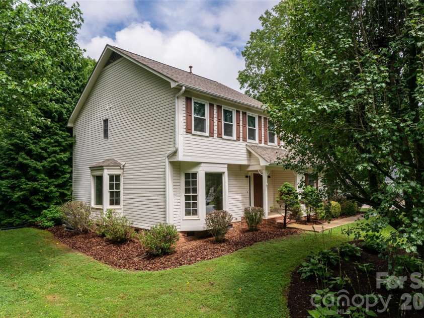 204 Windsor Forest Circle, Fletcher, NC 28732.  MLS# CAR4396269, YatesRealty ID 39335. 