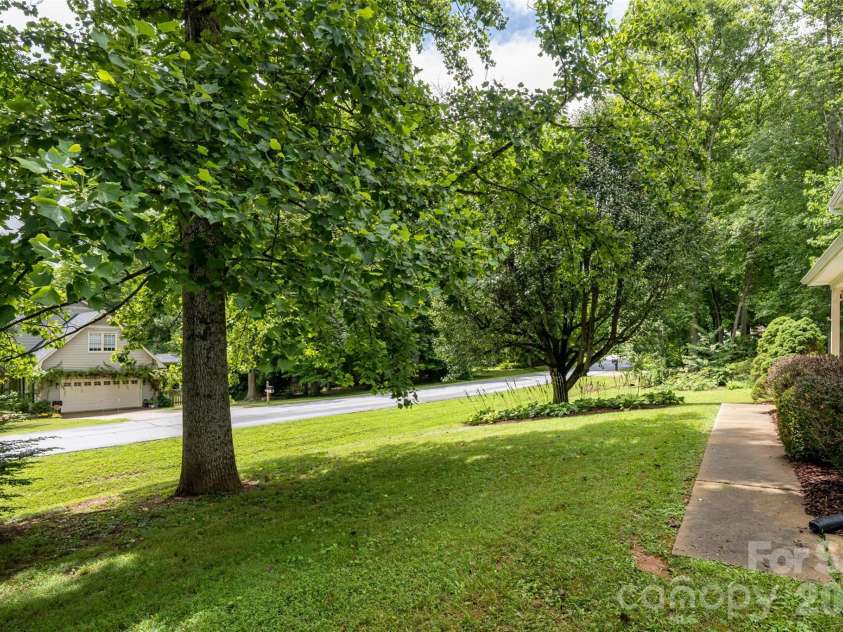 204 Windsor Forest Circle, Fletcher, NC 28732.  MLS# CAR4396269, YatesRealty ID 39335. 