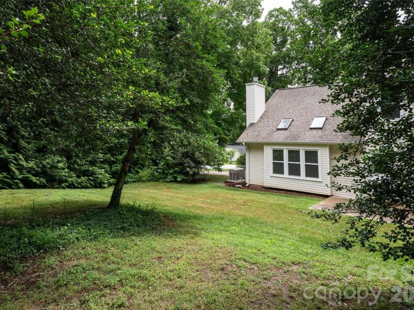 204 Windsor Forest Circle, Fletcher, NC 28732.  MLS# CAR4396269, YatesRealty ID 39335. 