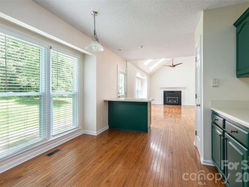 204 Windsor Forest Circle, Fletcher, NC 28732.  MLS# CAR4396269, YatesRealty ID 39335. Kitchen