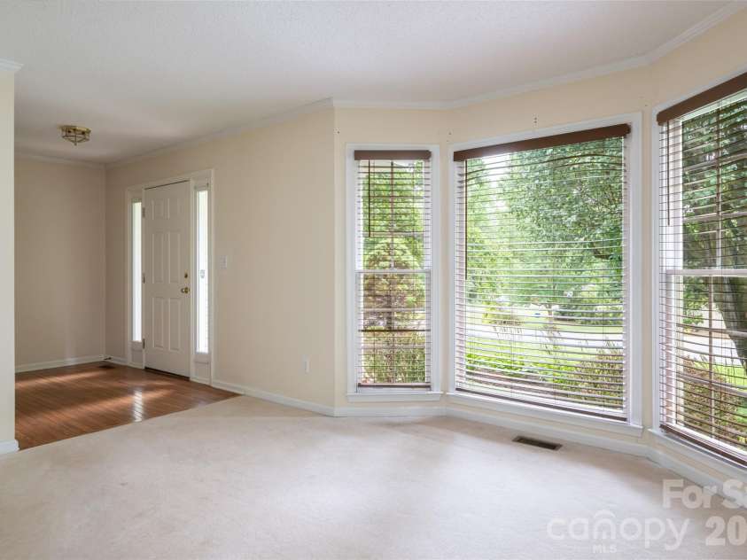 204 Windsor Forest Circle, Fletcher, NC 28732.  MLS# CAR4396269, YatesRealty ID 39335. Living Room