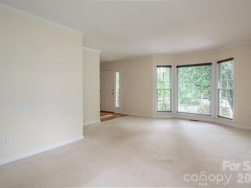 204 Windsor Forest Circle, Fletcher, NC 28732.  MLS# CAR4396269, YatesRealty ID 39335. Living Room