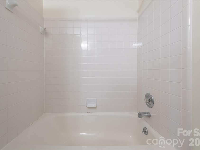 204 Windsor Forest Circle, Fletcher, NC 28732.  MLS# CAR4396269, YatesRealty ID 39335. Upstairs Main Bath