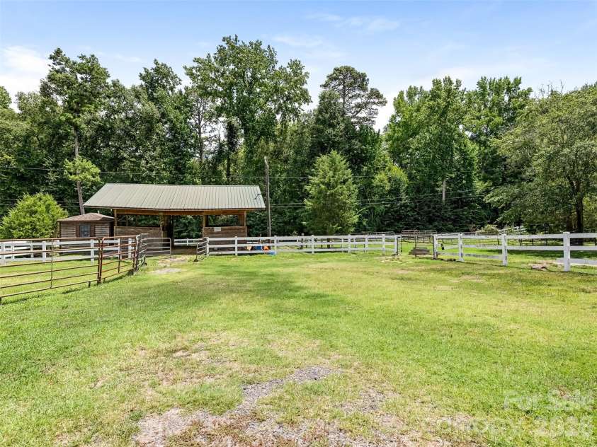 9476 Man O War Road, Fort Mill, SC 29707.  MLS# CAR4399848, YatesRealty ID 39336. 