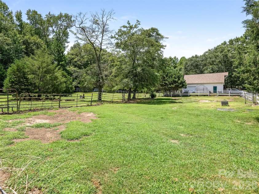 9476 Man O War Road, Fort Mill, SC 29707.  MLS# CAR4399848, YatesRealty ID 39336. 