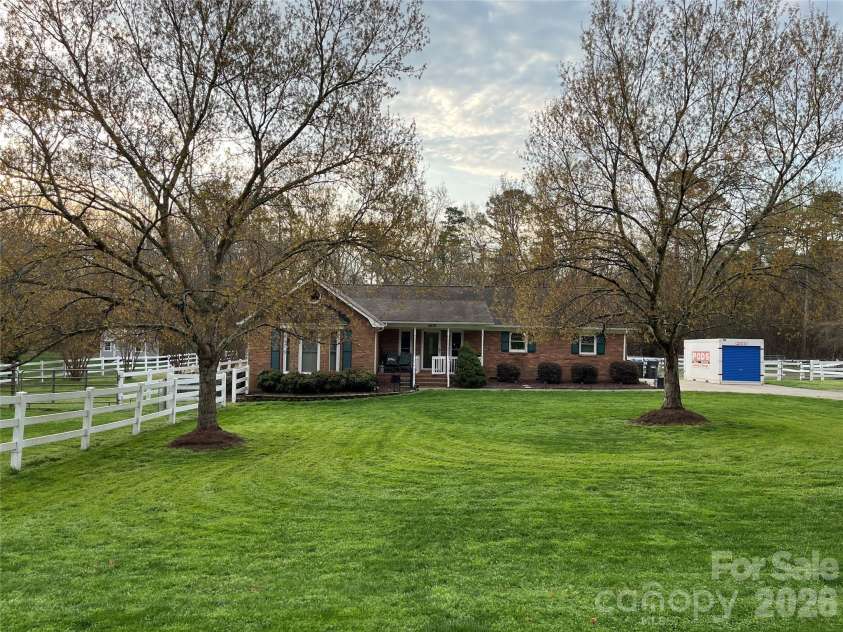 9476 Man O War Road, Fort Mill, SC 29707.  MLS# CAR4399848, YatesRealty ID 39336. 