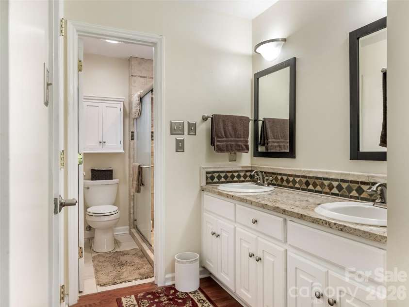 9476 Man O War Road, Fort Mill, SC 29707.  MLS# CAR4399848, YatesRealty ID 39336. Main bath