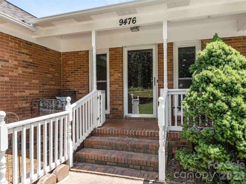 9476 Man O War Road, Fort Mill, SC 29707.  MLS# CAR4399848, YatesRealty ID 39336. Main entry
