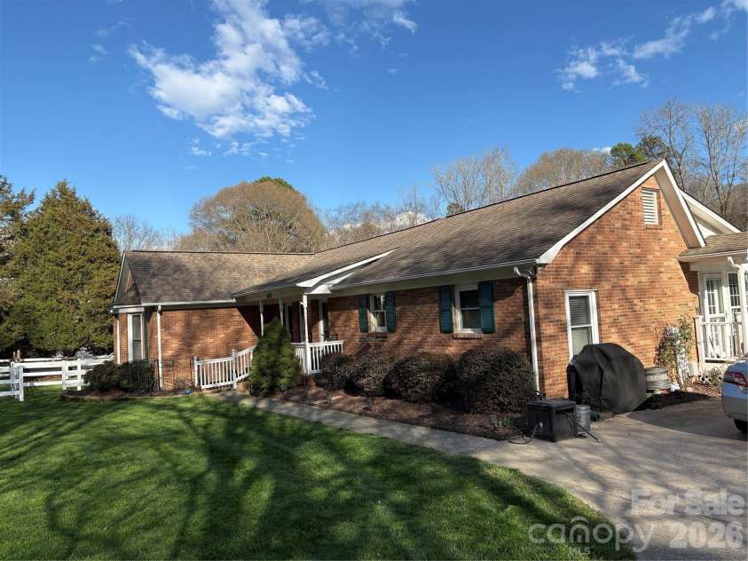 9476 Man O War Road, Fort Mill, SC 29707.  MLS# CAR4399848, YatesRealty ID 39336. Side entry at paddock