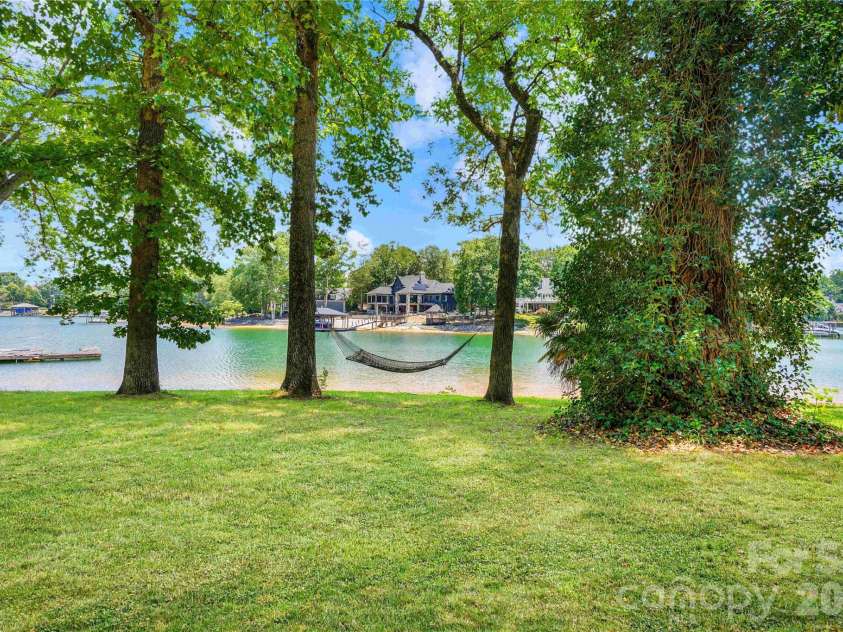 21024 Norman Shores Drive, Cornelius, NC 28031.  MLS# CAR4396726, YatesRealty ID 39337. 