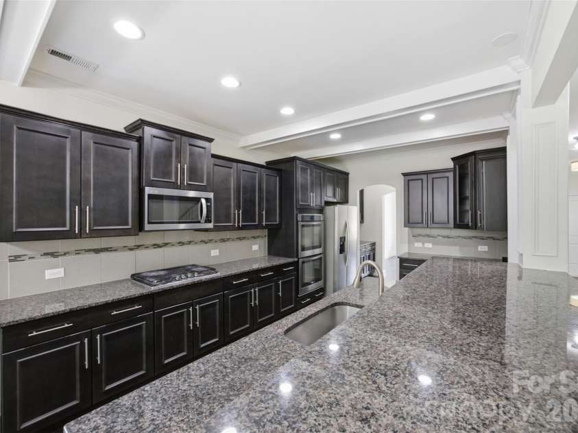 423 Fischer Road, Fort Mill, SC 29715.  MLS# CAR4398304, YatesRealty ID 39339. Expansive chef's kitchen with ample prep space and abundant storage.