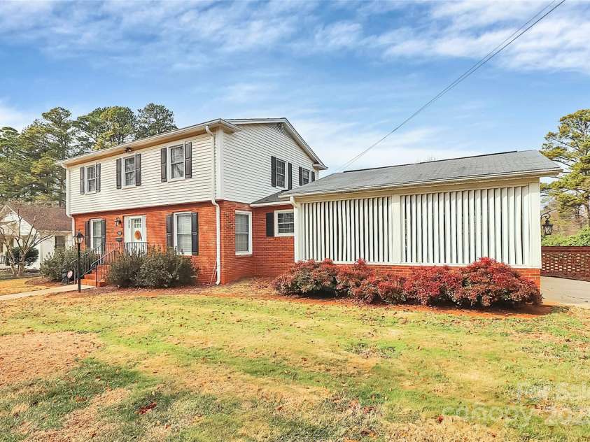 2468 Shaw Avenue, Gastonia, NC 28054.  MLS# CAR4331566, YatesRealty ID 3934. 