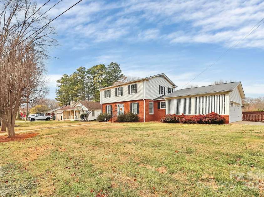 2468 Shaw Avenue, Gastonia, NC 28054.  MLS# CAR4331566, YatesRealty ID 3934. 