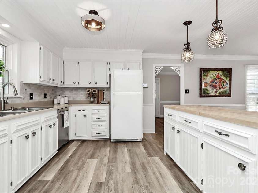 2468 Shaw Avenue, Gastonia, NC 28054.  MLS# CAR4331566, YatesRealty ID 3934. 