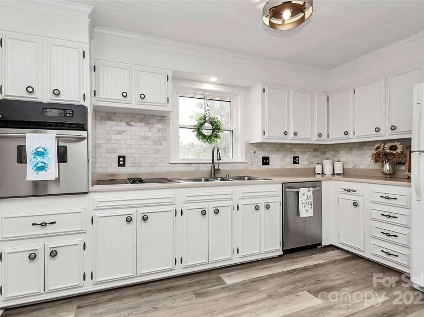 2468 Shaw Avenue, Gastonia, NC 28054.  MLS# CAR4331566, YatesRealty ID 3934. 