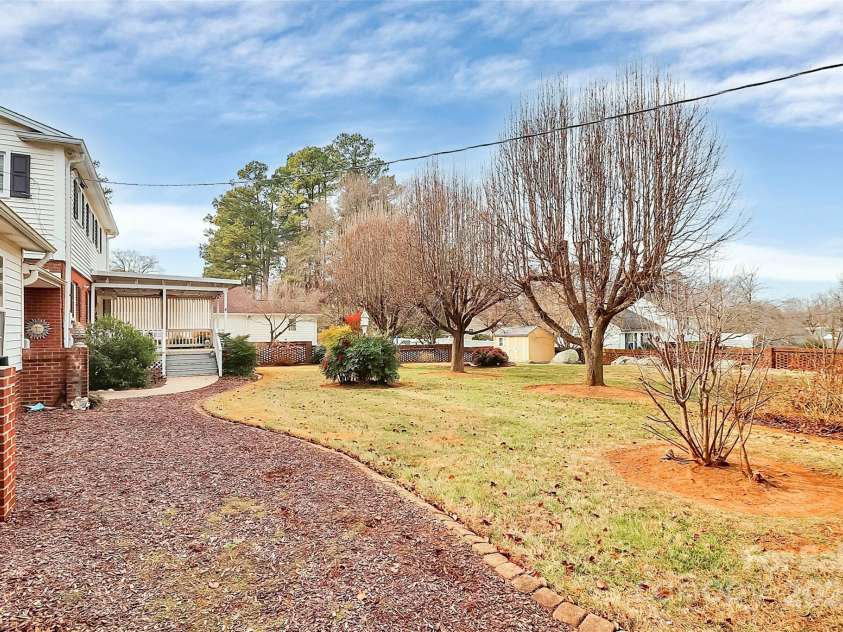 2468 Shaw Avenue, Gastonia, NC 28054.  MLS# CAR4331566, YatesRealty ID 3934. 