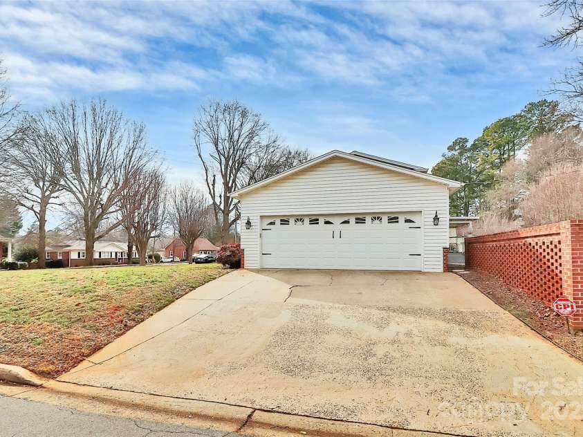 2468 Shaw Avenue, Gastonia, NC 28054.  MLS# CAR4331566, YatesRealty ID 3934. 