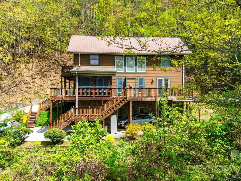 1602 Forest Run Road, Sylva, NC 28779.  MLS# CAR4396526, YatesRealty ID 39345. 