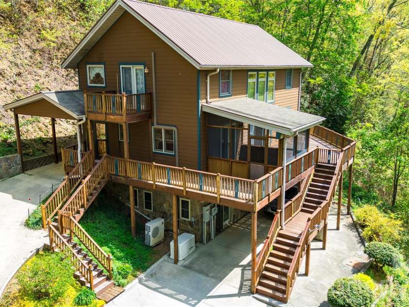 1602 Forest Run Road, Sylva, NC 28779.  MLS# CAR4396526, YatesRealty ID 39345. 