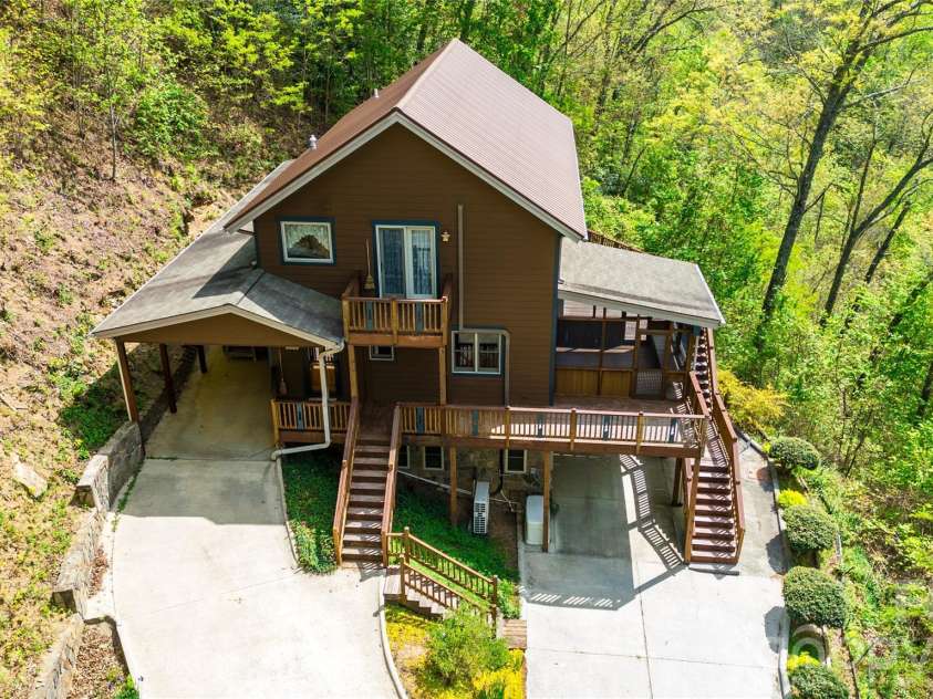 1602 Forest Run Road, Sylva, NC 28779.  MLS# CAR4396526, YatesRealty ID 39345. 