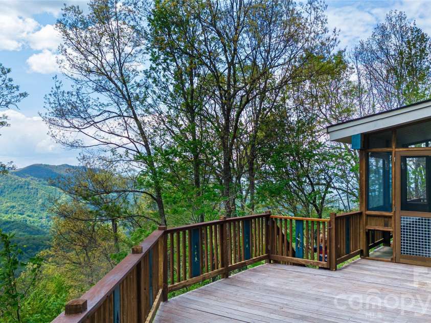 1602 Forest Run Road, Sylva, NC 28779.  MLS# CAR4396526, YatesRealty ID 39345. 