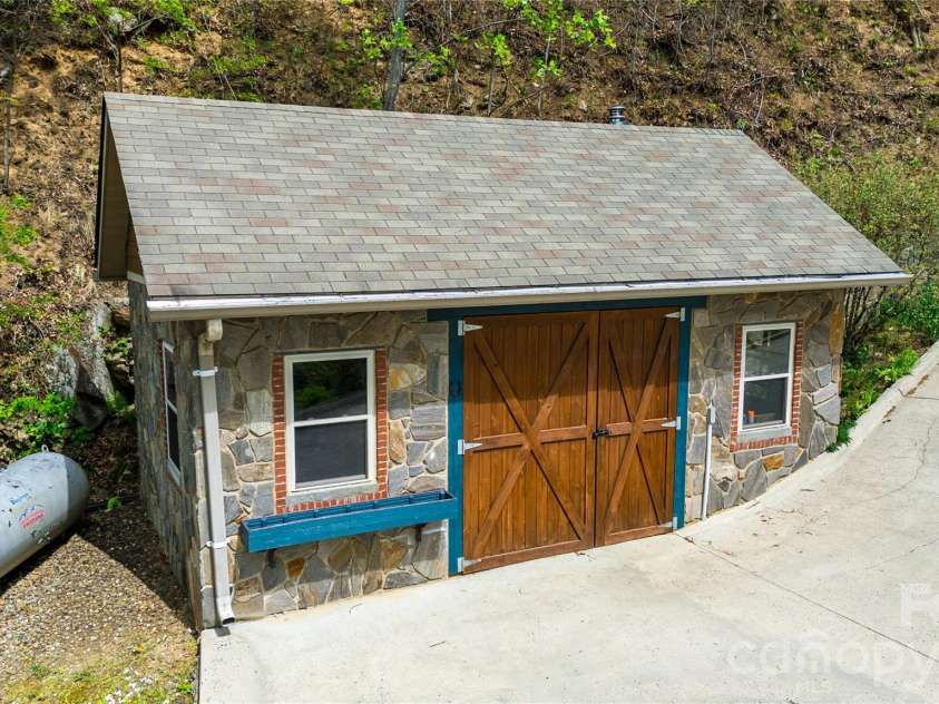 1602 Forest Run Road, Sylva, NC 28779.  MLS# CAR4396526, YatesRealty ID 39345. 