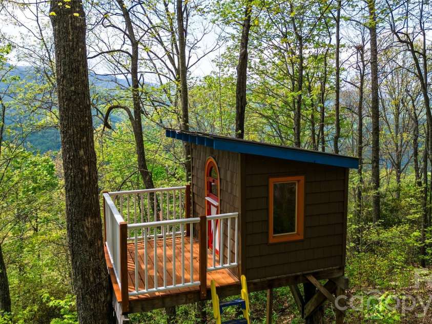 1602 Forest Run Road, Sylva, NC 28779.  MLS# CAR4396526, YatesRealty ID 39345. 