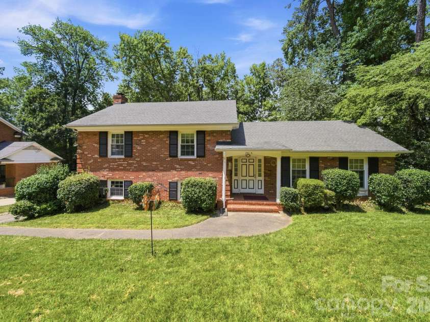 2815 Burnt Mill Road, Charlotte, NC 28210.  MLS# CAR4394157, YatesRealty ID 39346. 
